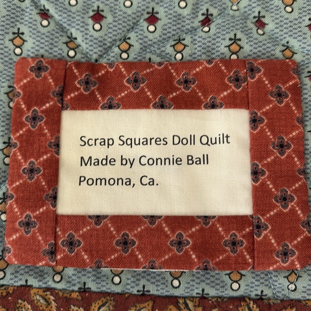 Patchwork Quilt with Multicolor Squares - Picture 10 of 11